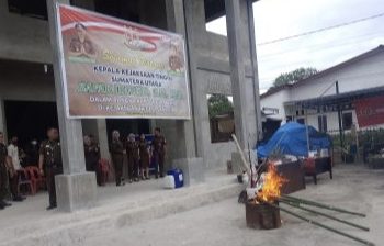 Pemusnahan Barang Bukti Tindak Pidana Umum, Kajari Samosir : Agar Tidak Dapat Digunakan Lagi