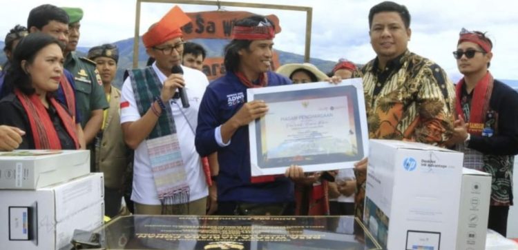 Kunjungi Pulau Samosir serasa Pulang ke Rumah Sendiri, Sandiaga Uno Saksikan “Mangaletek”