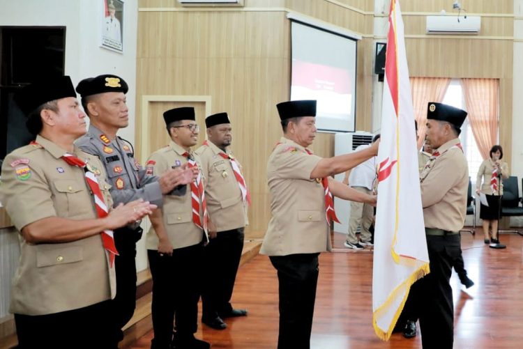 Kontingen Kwarcab Gerakan Pramuka ke Cibubur untuk Membentuk Watak, Bupati RHS : Tunjukkan Bahwa Kalian Bisa dan Mampu