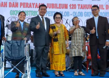 Jubileum 120 Tahun, Panitia Berikan Bantuan Rumah, Bupati RHS : Di Sini Sekarang Kita Berbahagia