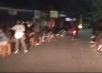 Usaha ‘Mirip Bar’ di Jalan Vihara Pernah Dirazia, Pengunjung Duduk Hingga ke Badan Jalan dan Taman