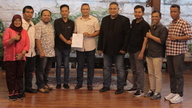 SK Diserahkan Ketum JMSI, Pengcab Simalungun Dikukuhkan, Rahudman : JMSI Harus Bisa Diperhitungkan