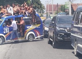 Angdes di Tanah Jawa Naikan Pelajar ke Atas Kap