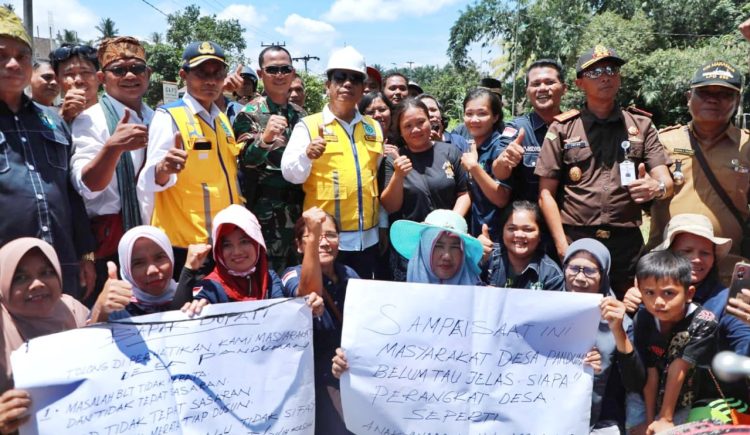 RHS Respon Keluhan Jalan Rusak Tak Disentuh Pembangunan, Warga : Terimakasih Pak Bupati